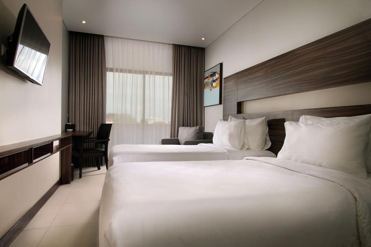 Helios Hotel & Convention Watampone エクステリア 写真